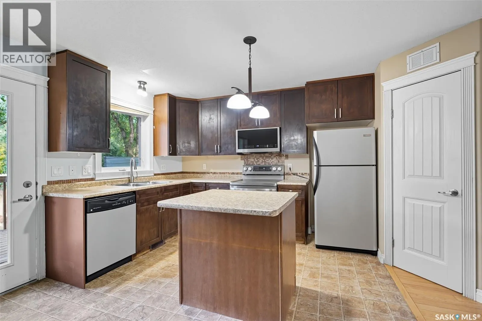 205 Taylor STREET W