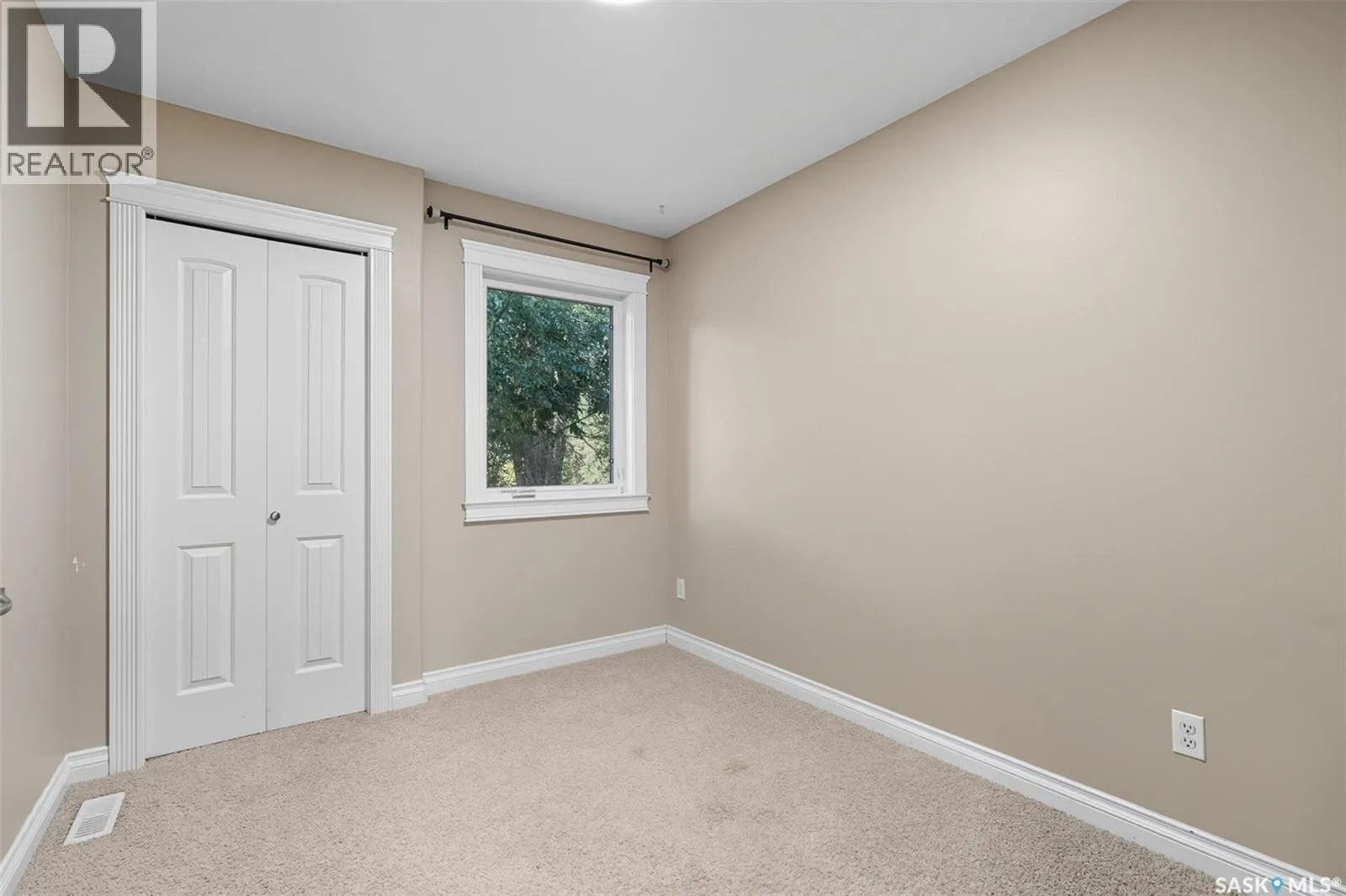 205 Taylor STREET W
