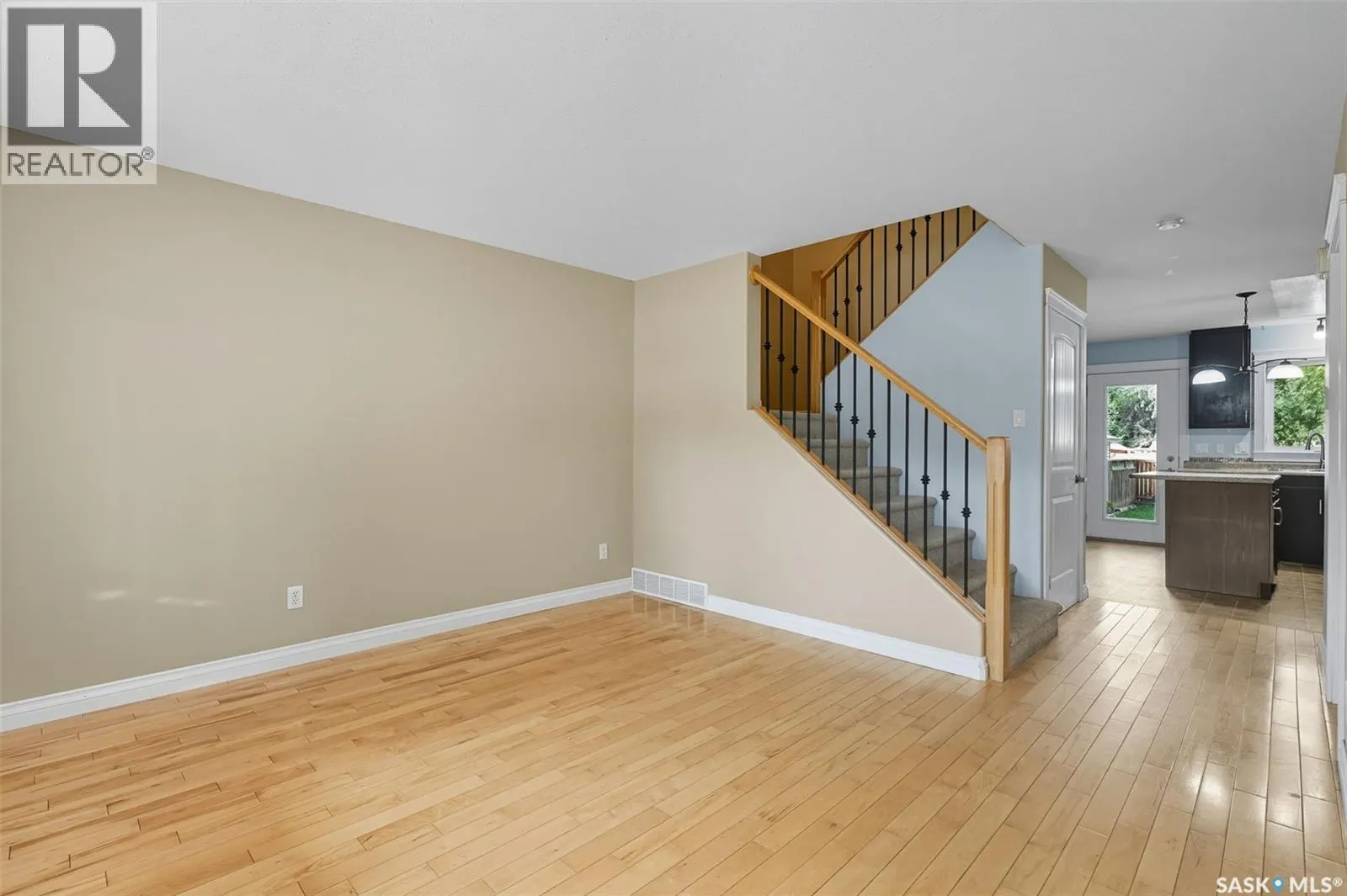 205 Taylor STREET W