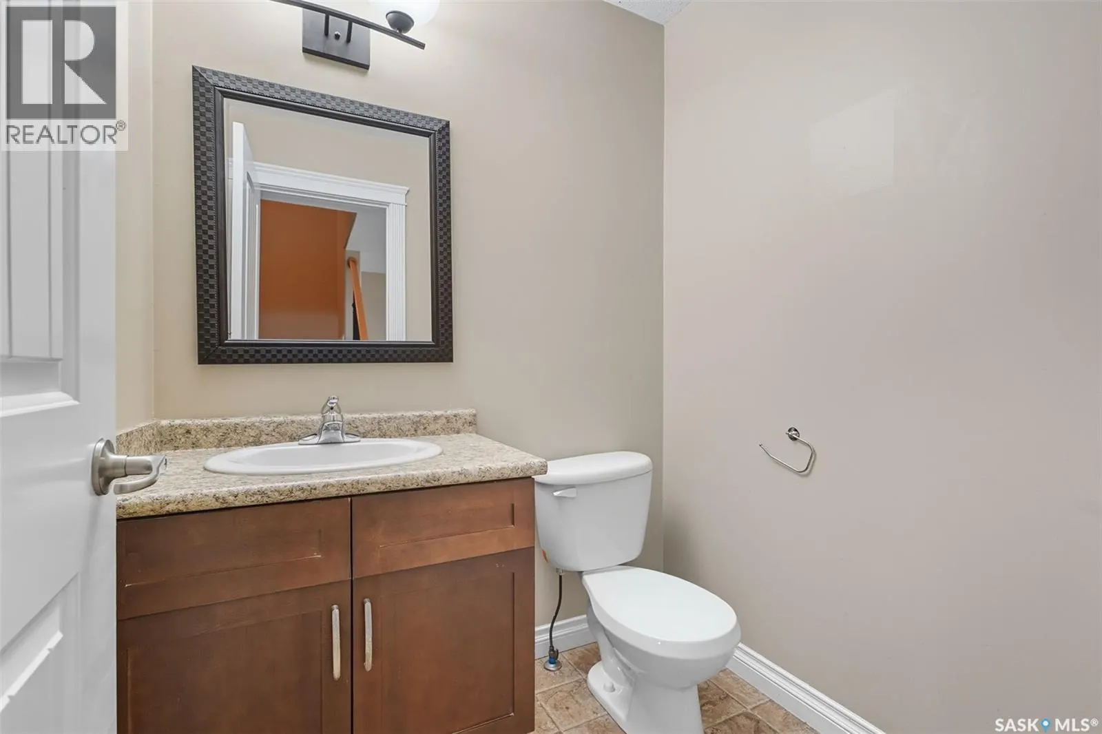 205 Taylor STREET W