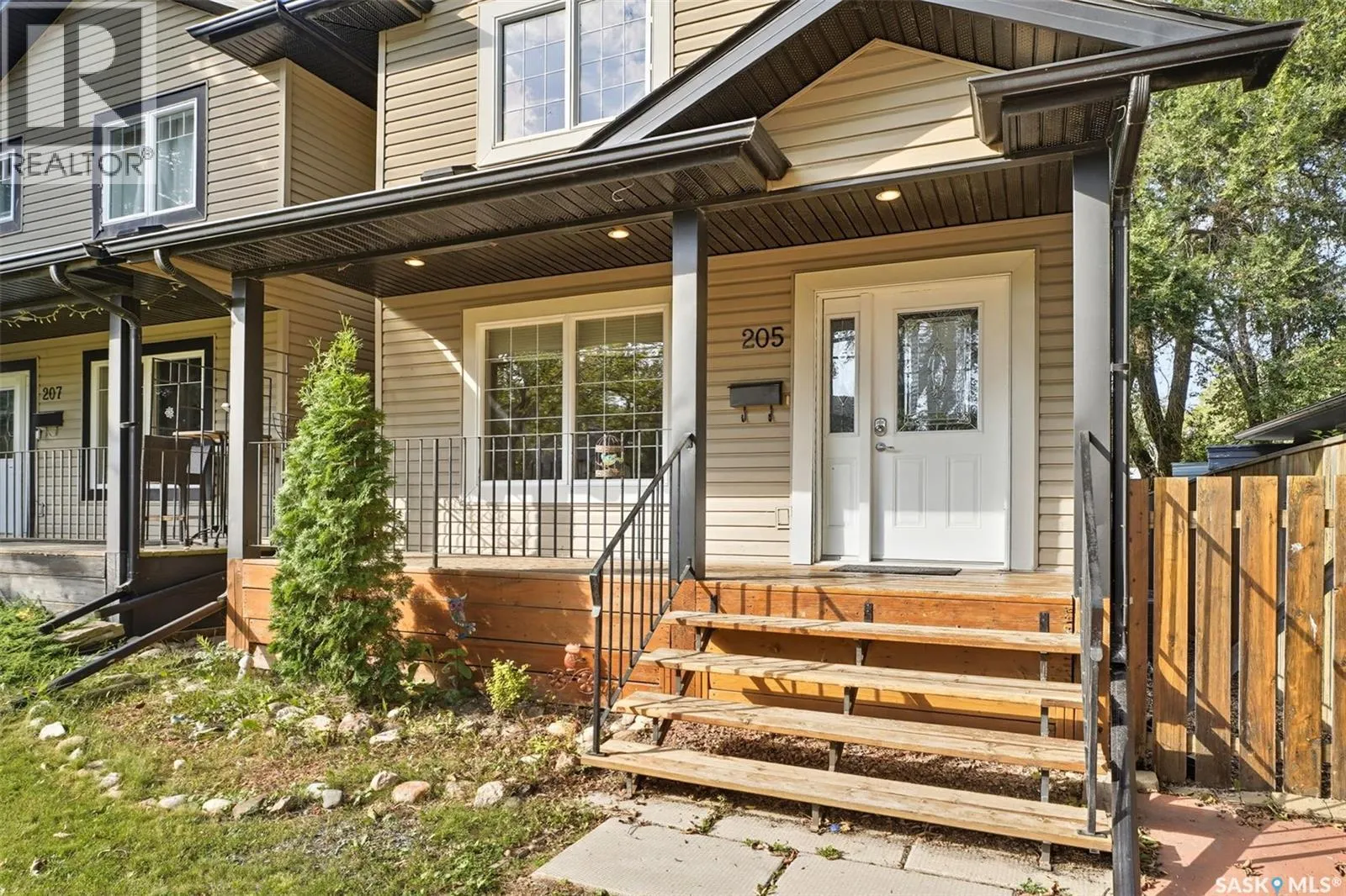 205 Taylor STREET W