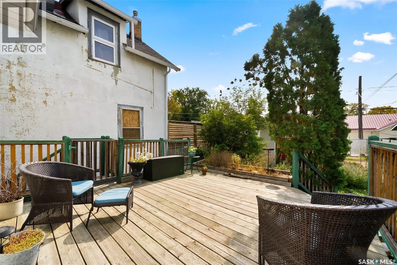 3929 Victoria AVENUE