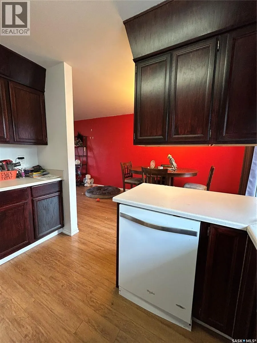 238 Thomas CRESCENT