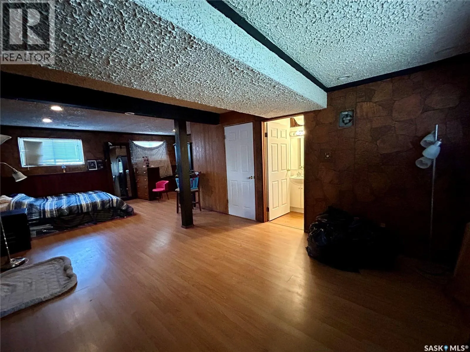 238 Thomas CRESCENT