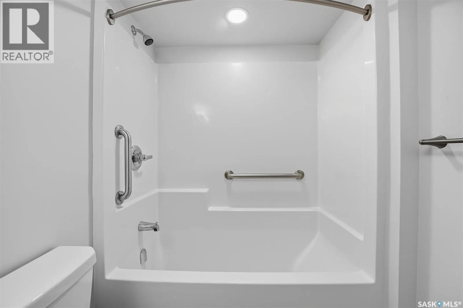 208 318 108th STREET W
