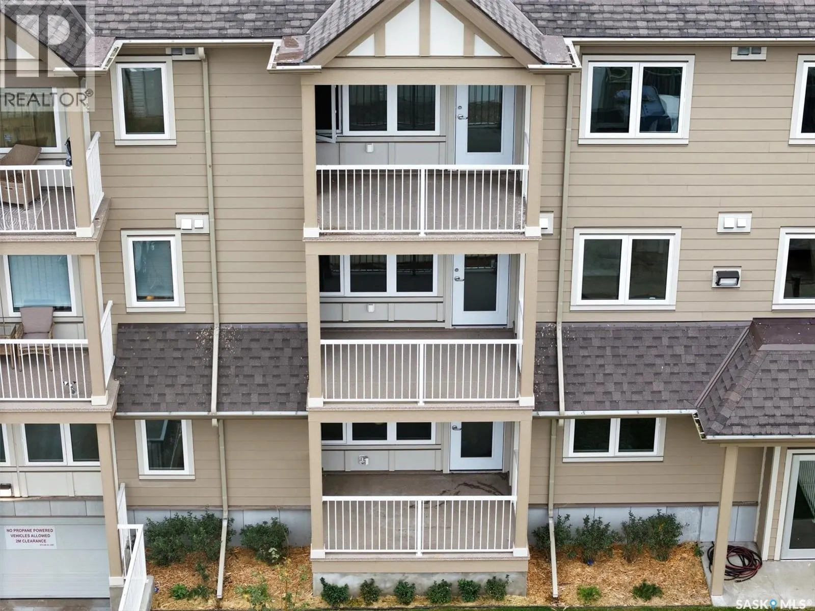 208 318 108th STREET W