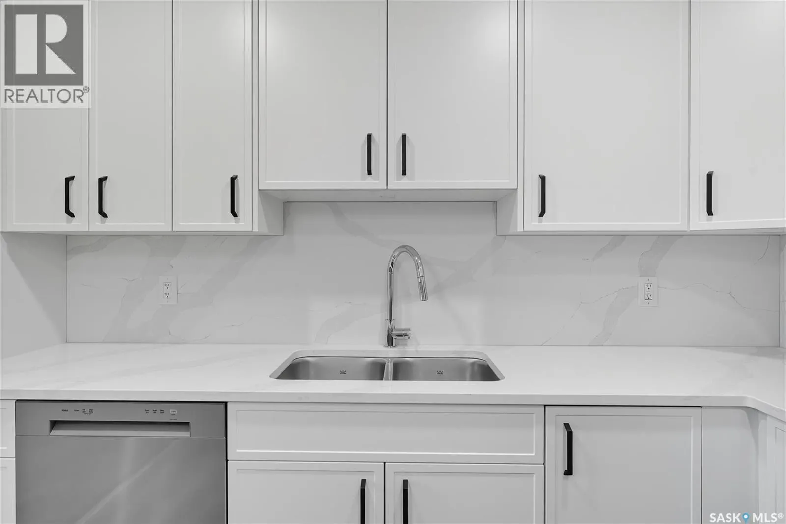 208 318 108th STREET W