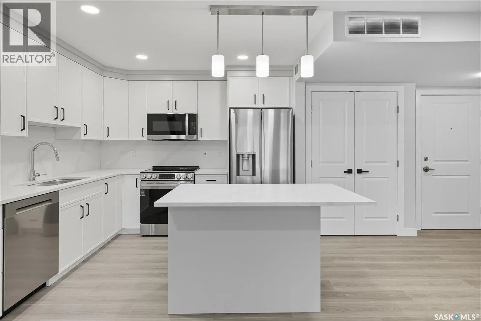 208 318 108th STREET W