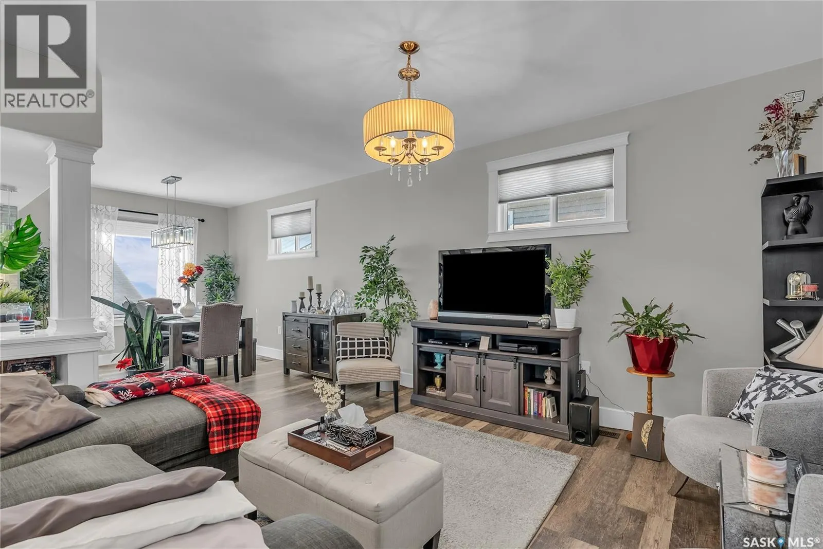 211 28TH STREET W