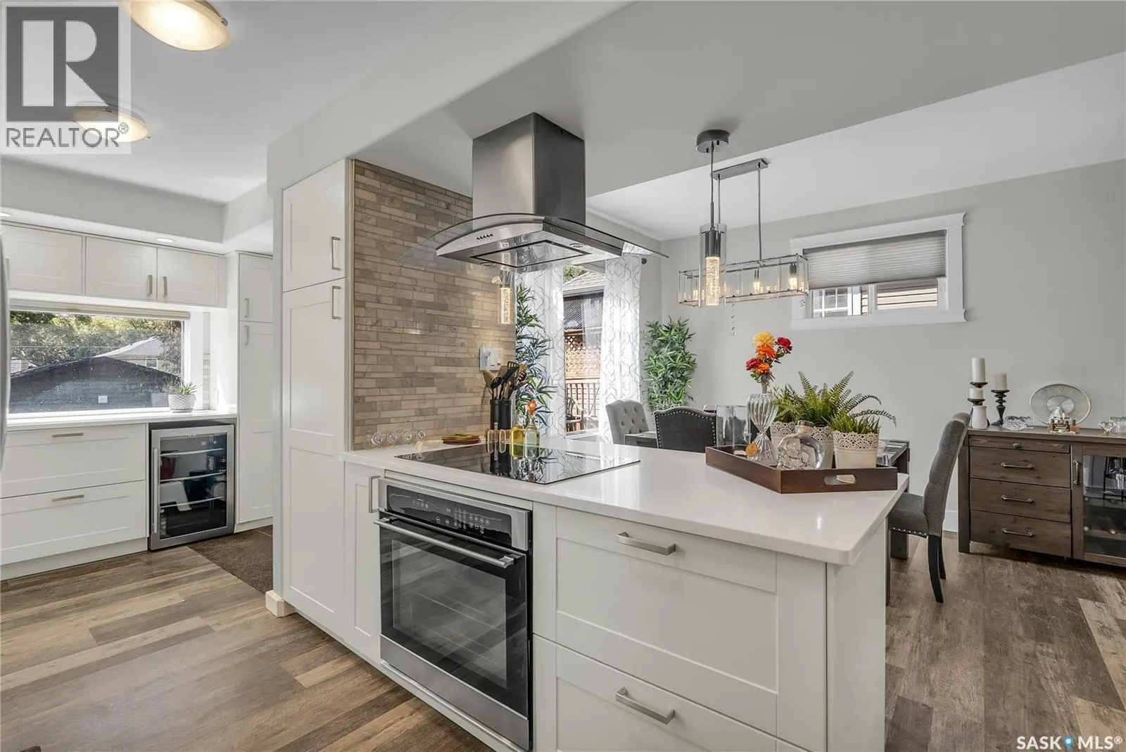 211 28TH STREET W