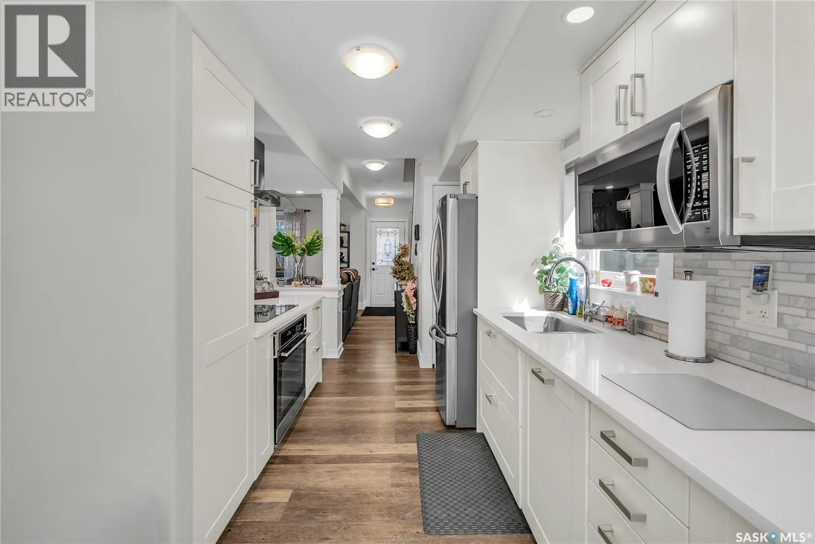 211 28TH STREET W