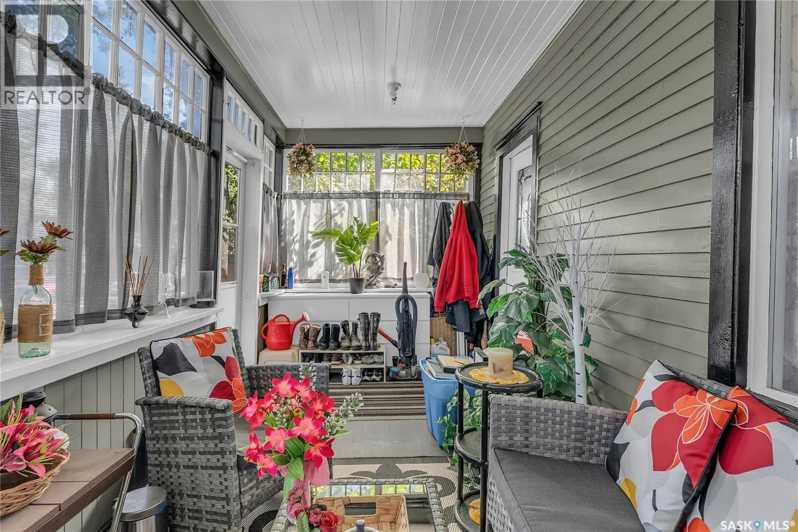 211 28TH STREET W