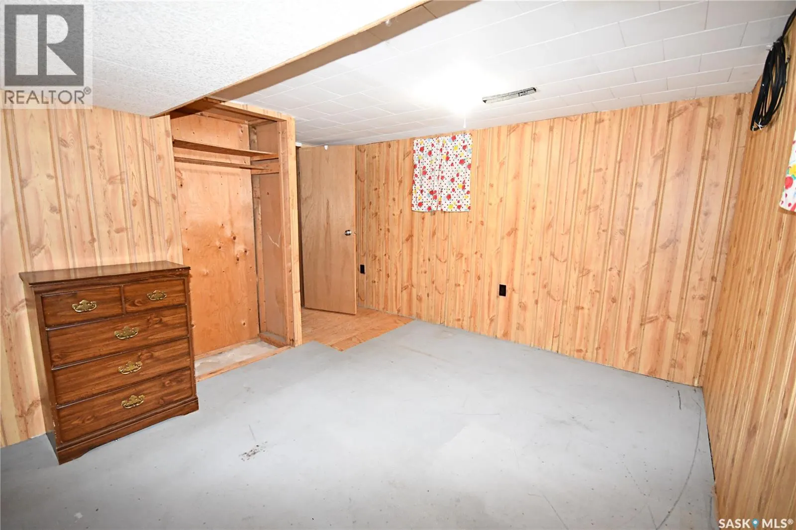209 4th AVENUE W