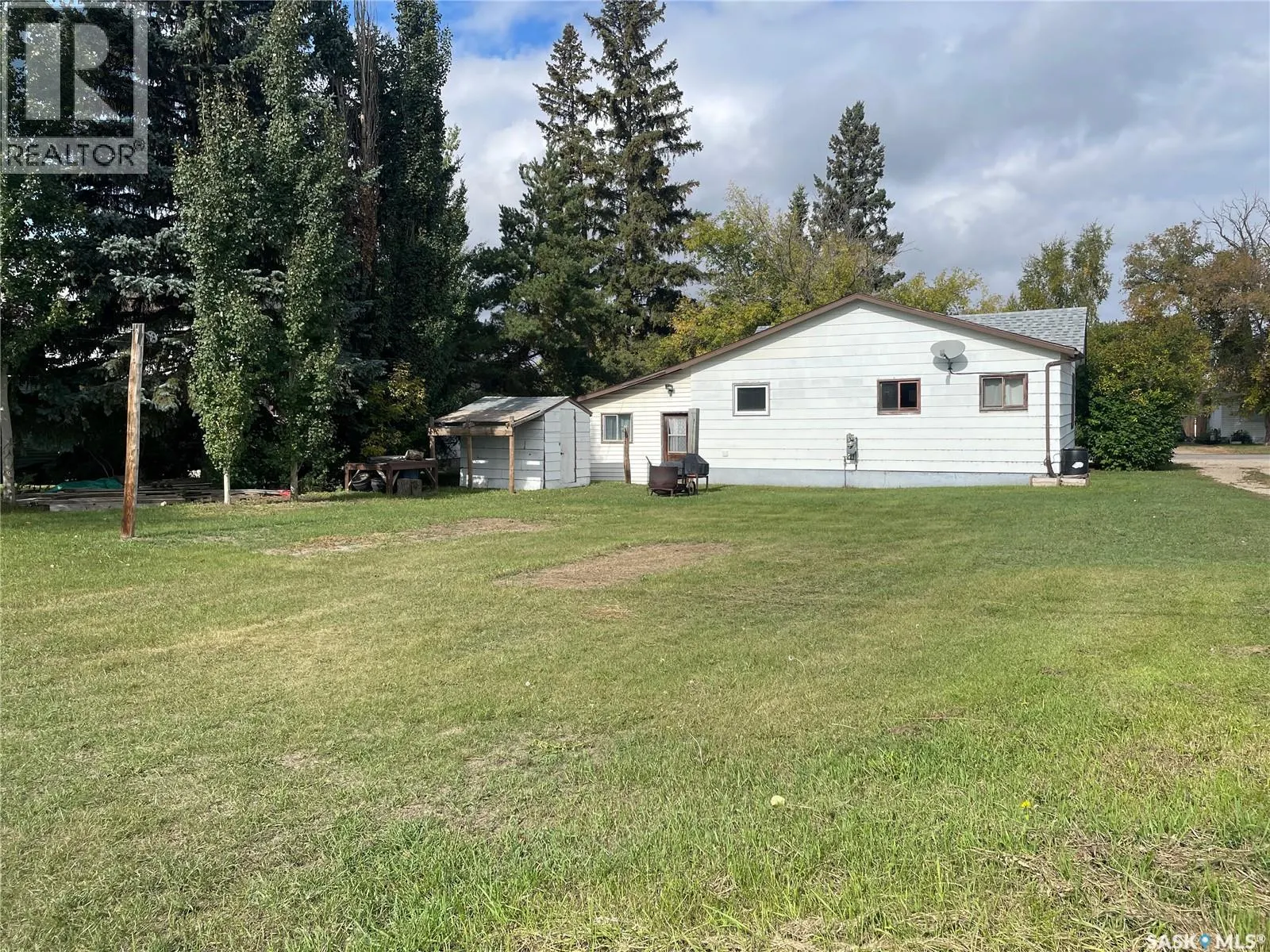 209 4th AVENUE W