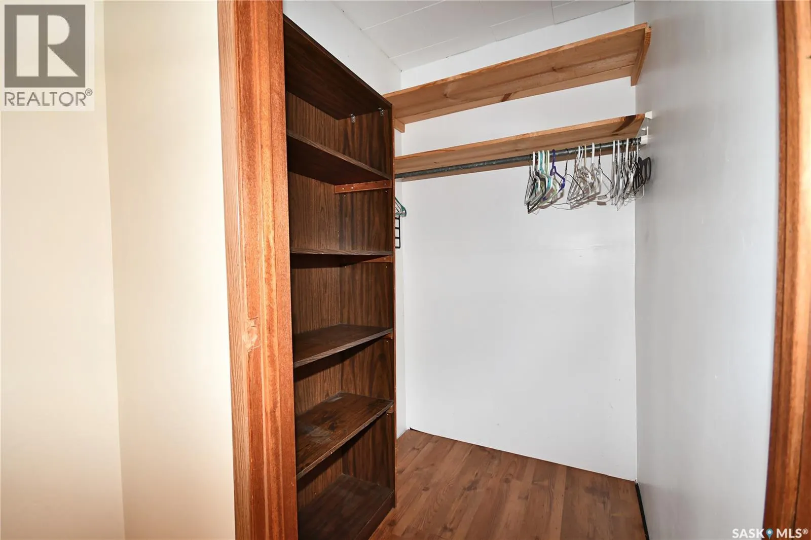 209 4th AVENUE W