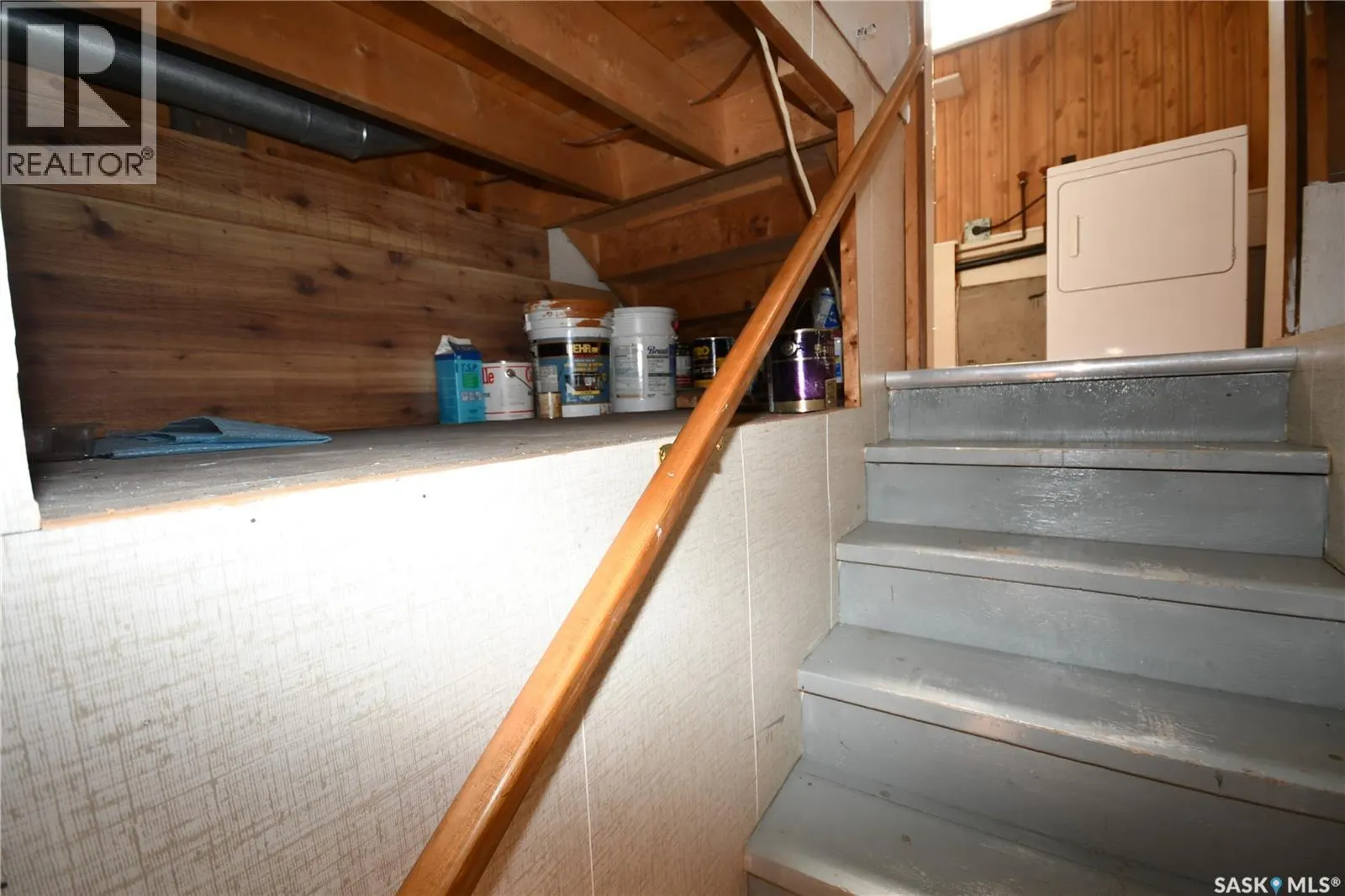 209 4th AVENUE W