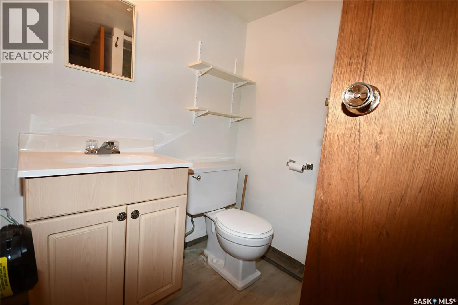 209 4th AVENUE W