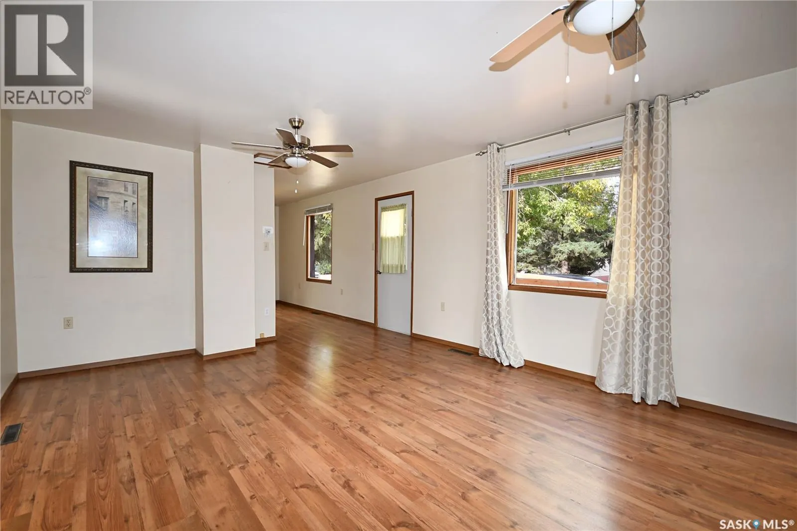 209 4th AVENUE W