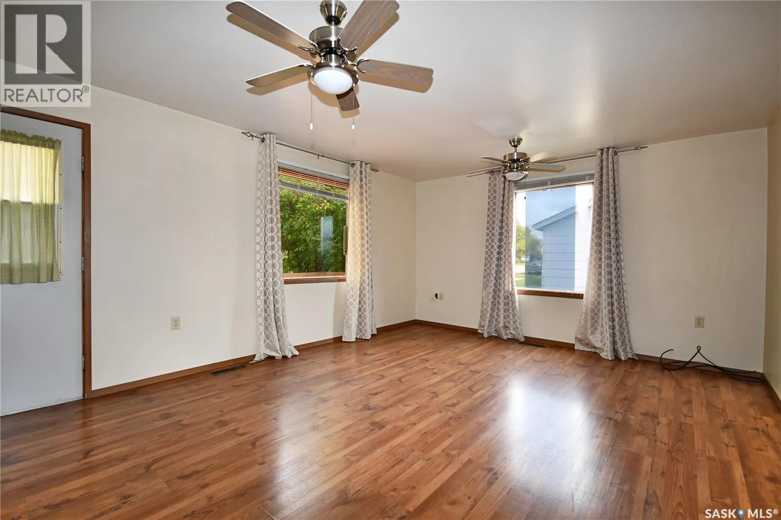 209 4th AVENUE W