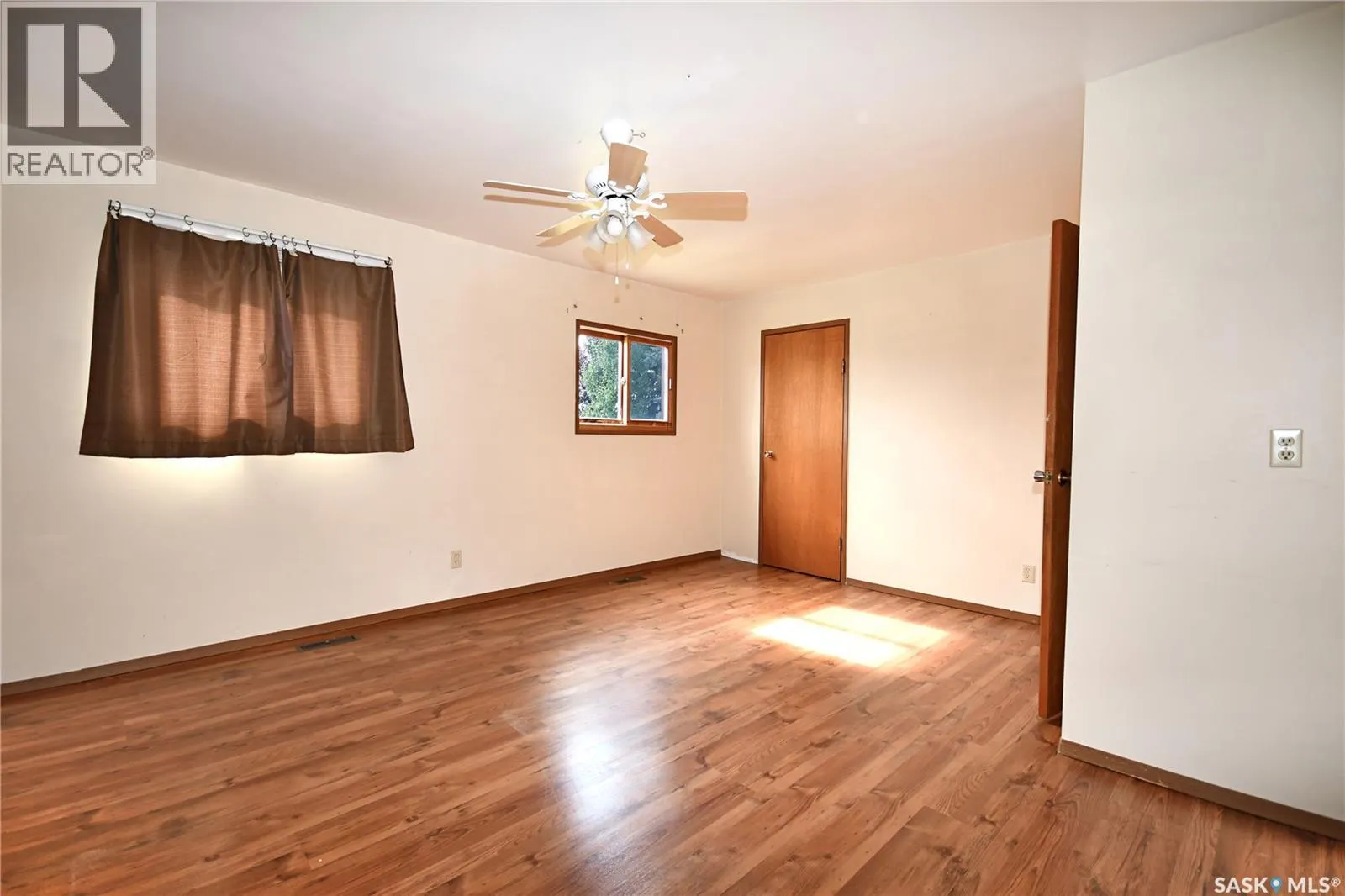 209 4th AVENUE W
