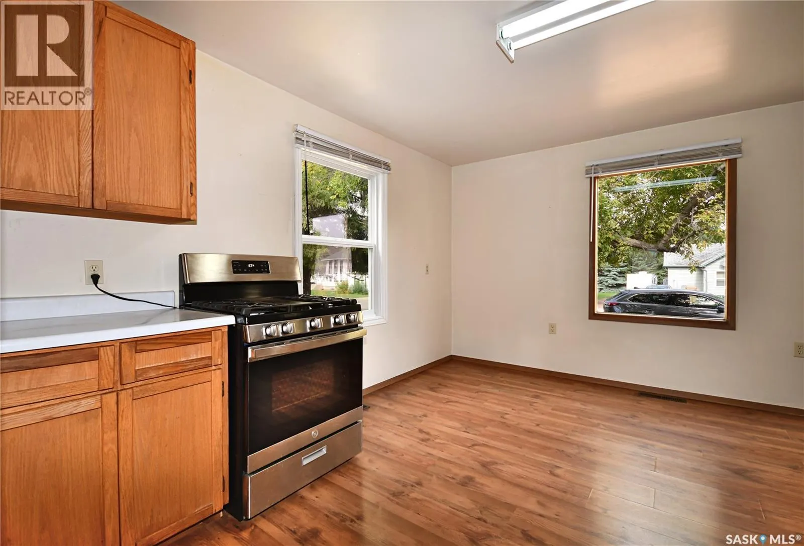 209 4th AVENUE W