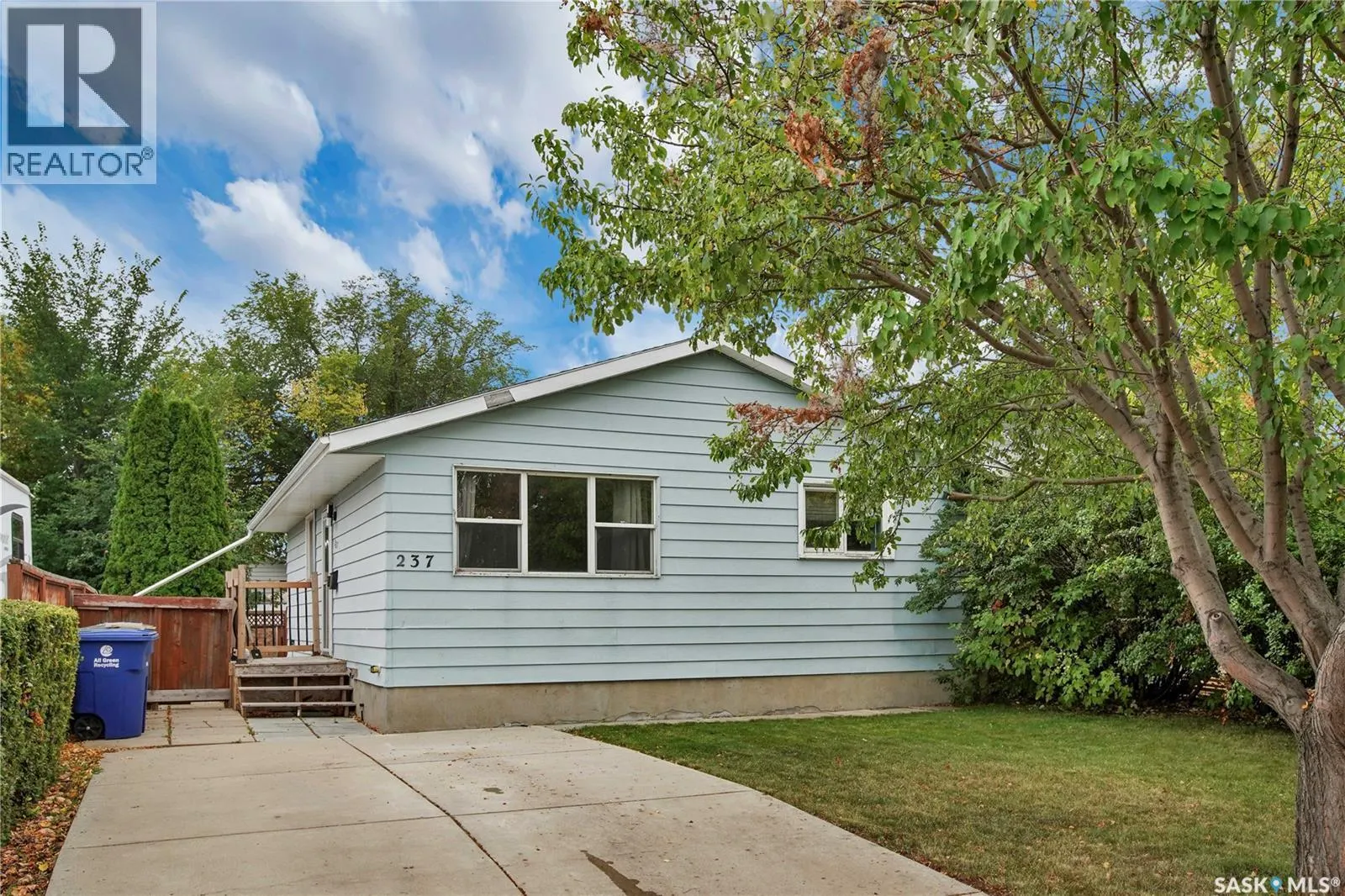 237 Lloyd CRESCENT