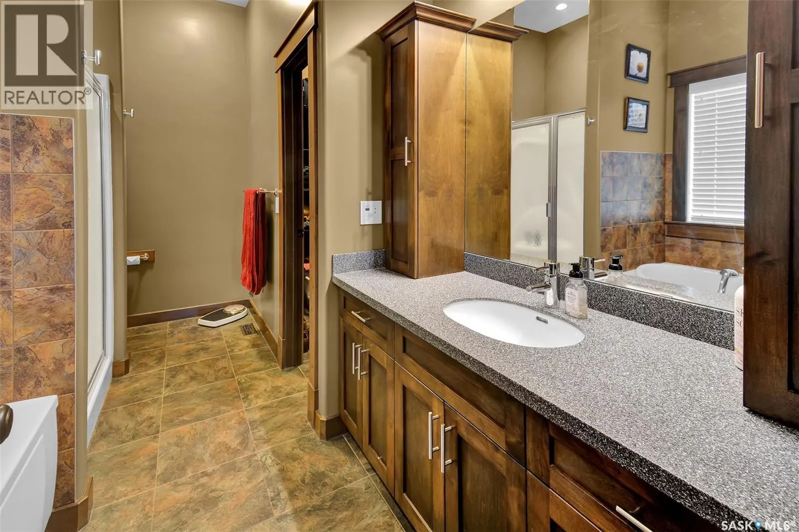 313 Lakeridge COURT