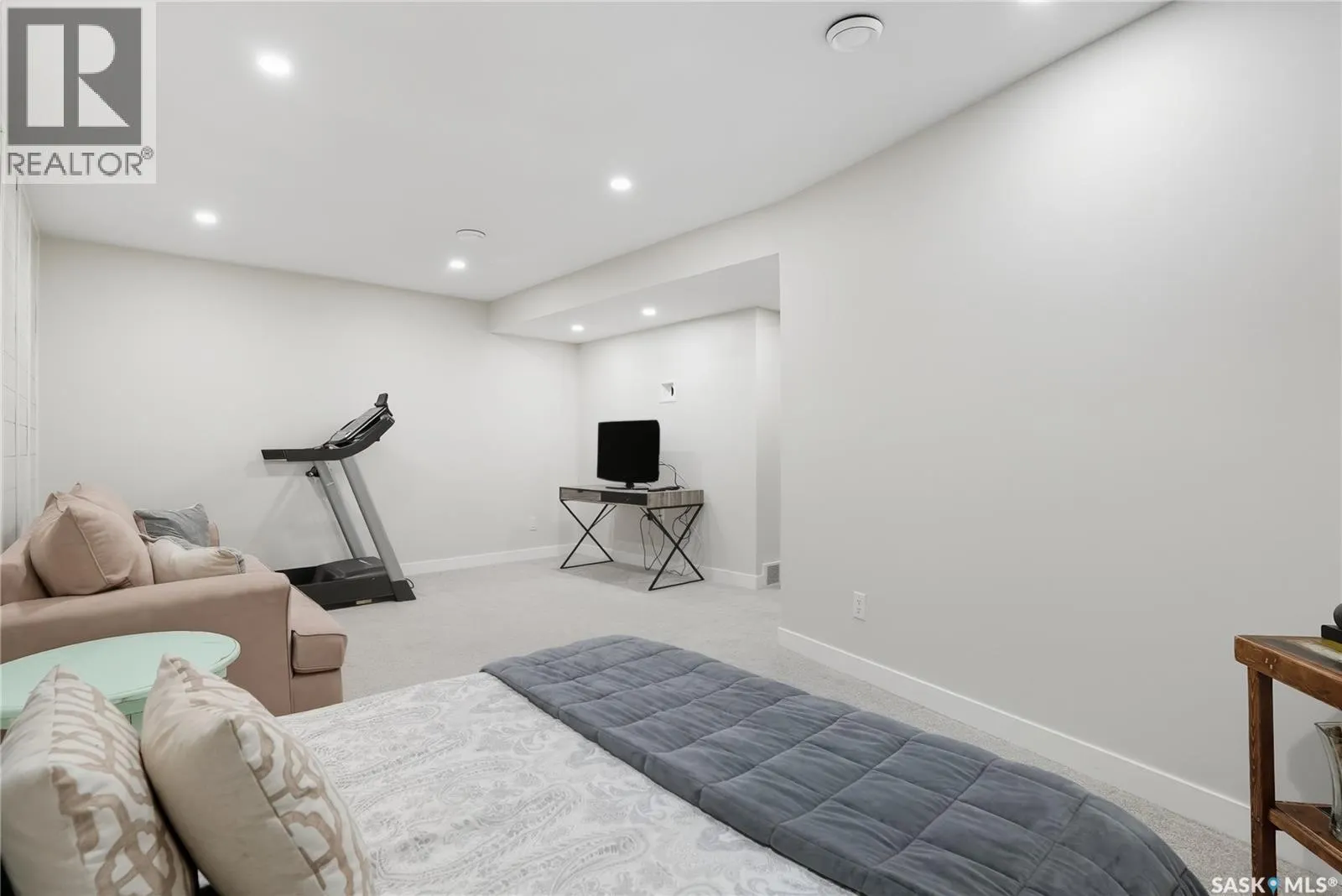 706 2012 Pohorecky CRESCENT