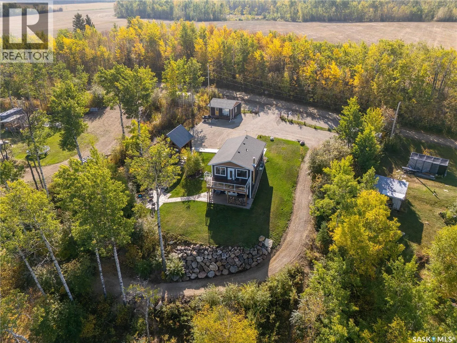 24 Lakeshore DRIVE