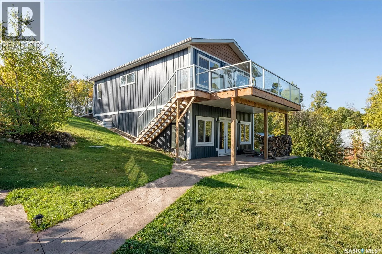 24 Lakeshore DRIVE