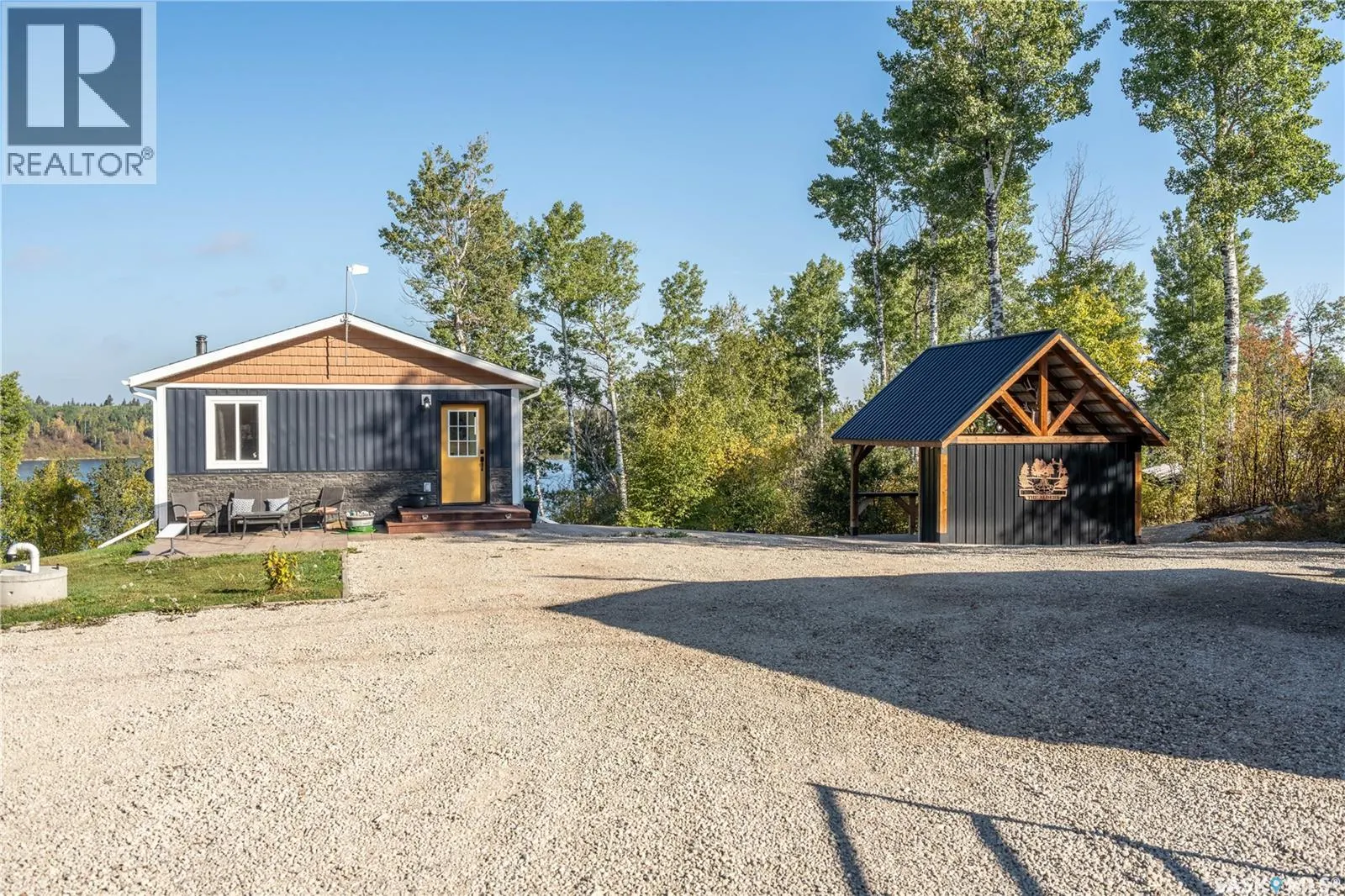 24 Lakeshore DRIVE