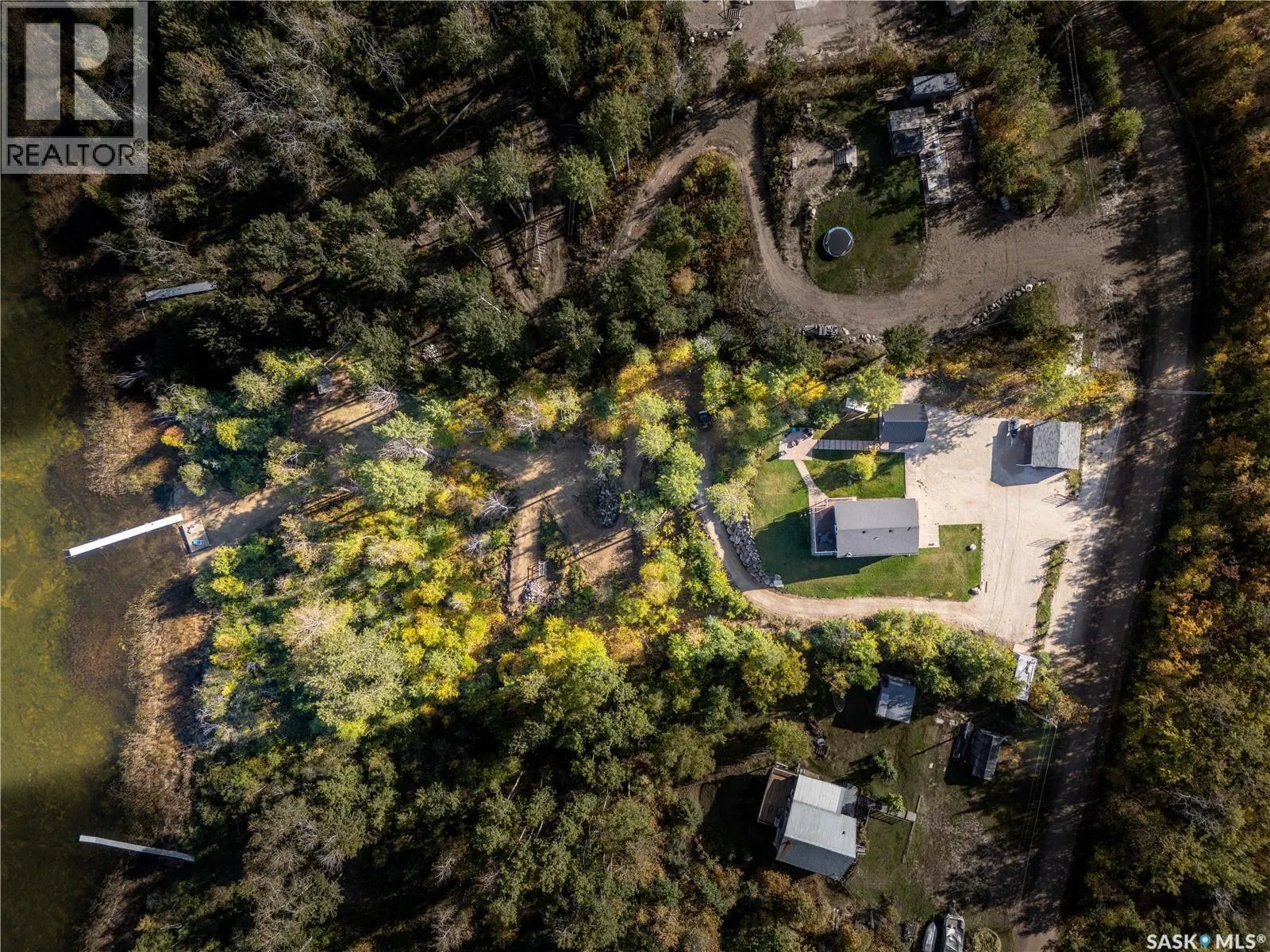 24 Lakeshore DRIVE