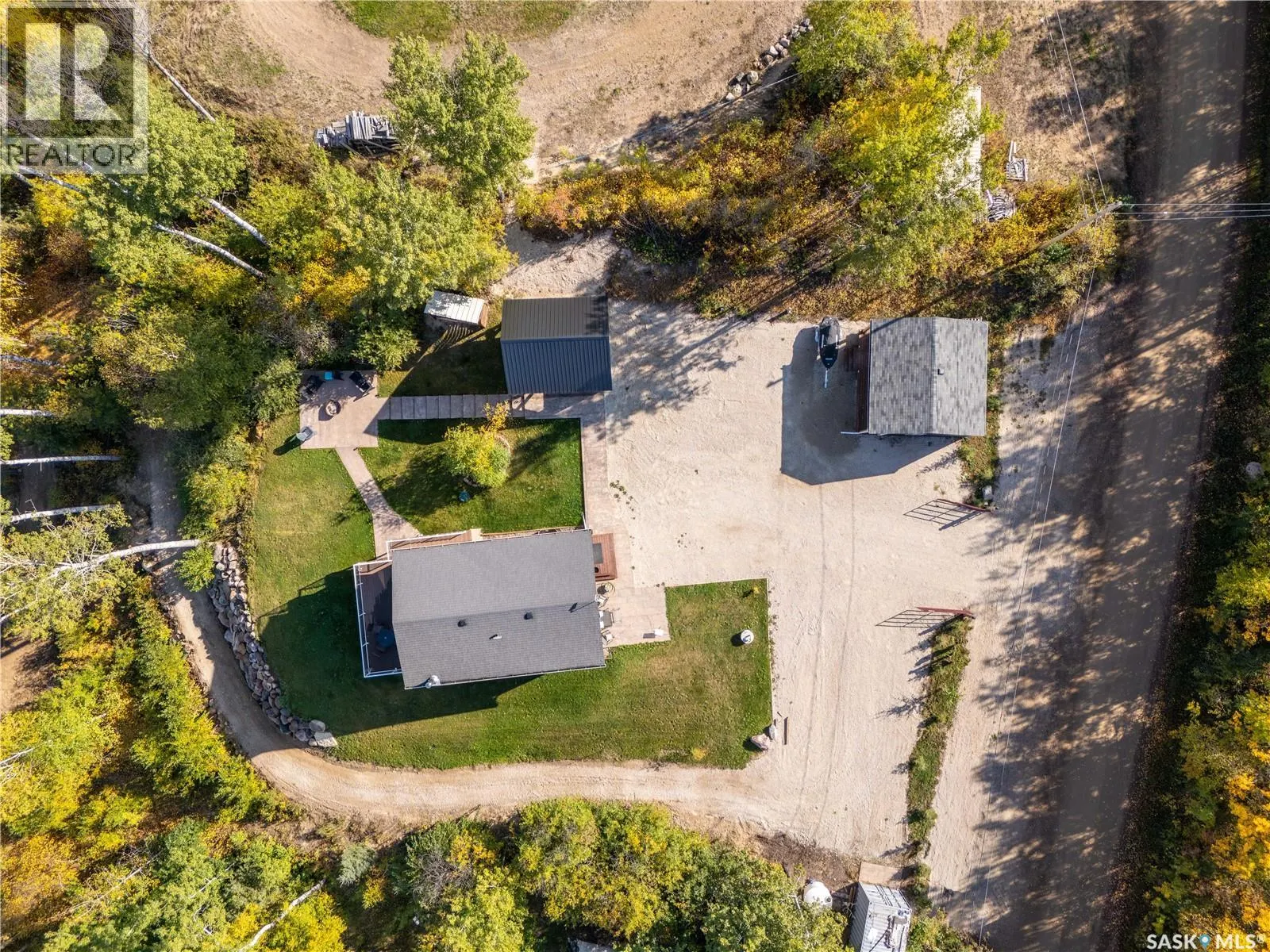 24 Lakeshore DRIVE