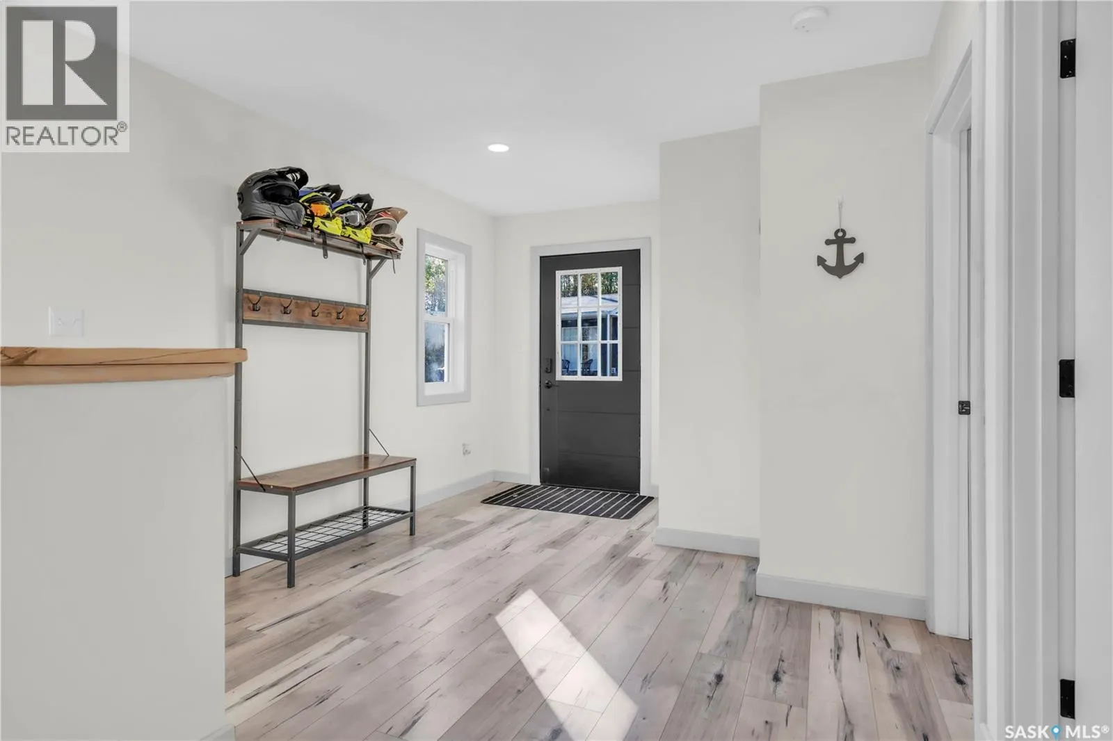 24 Lakeshore DRIVE