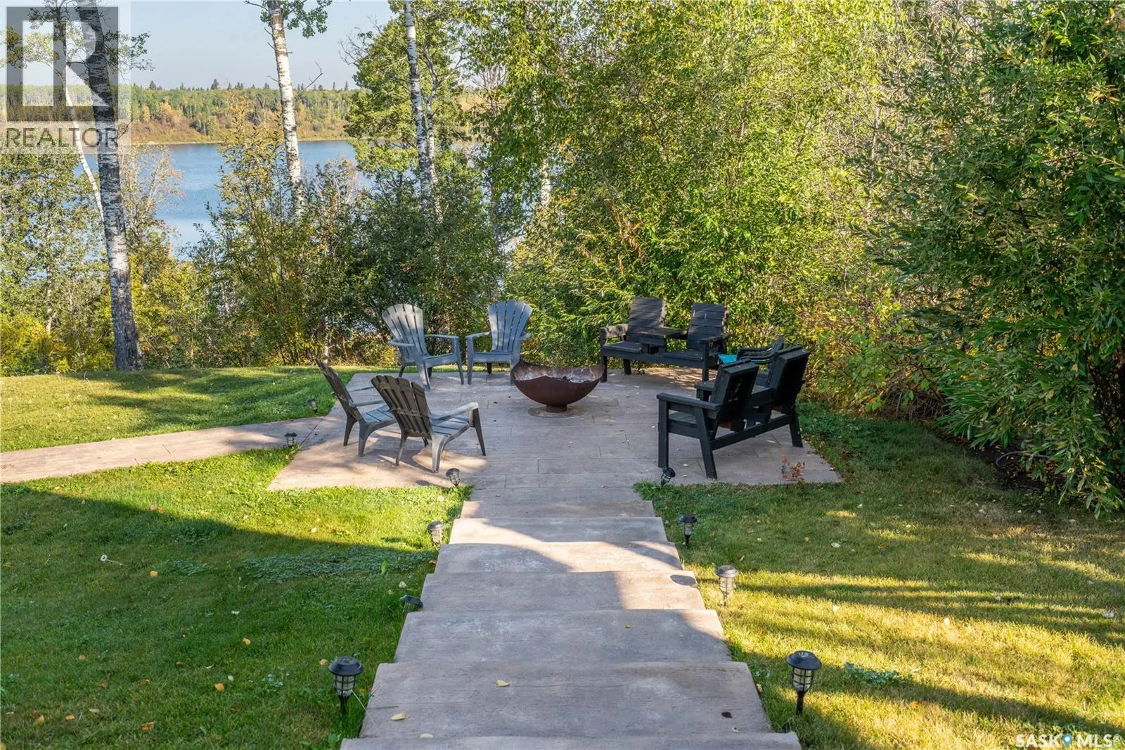 24 Lakeshore DRIVE