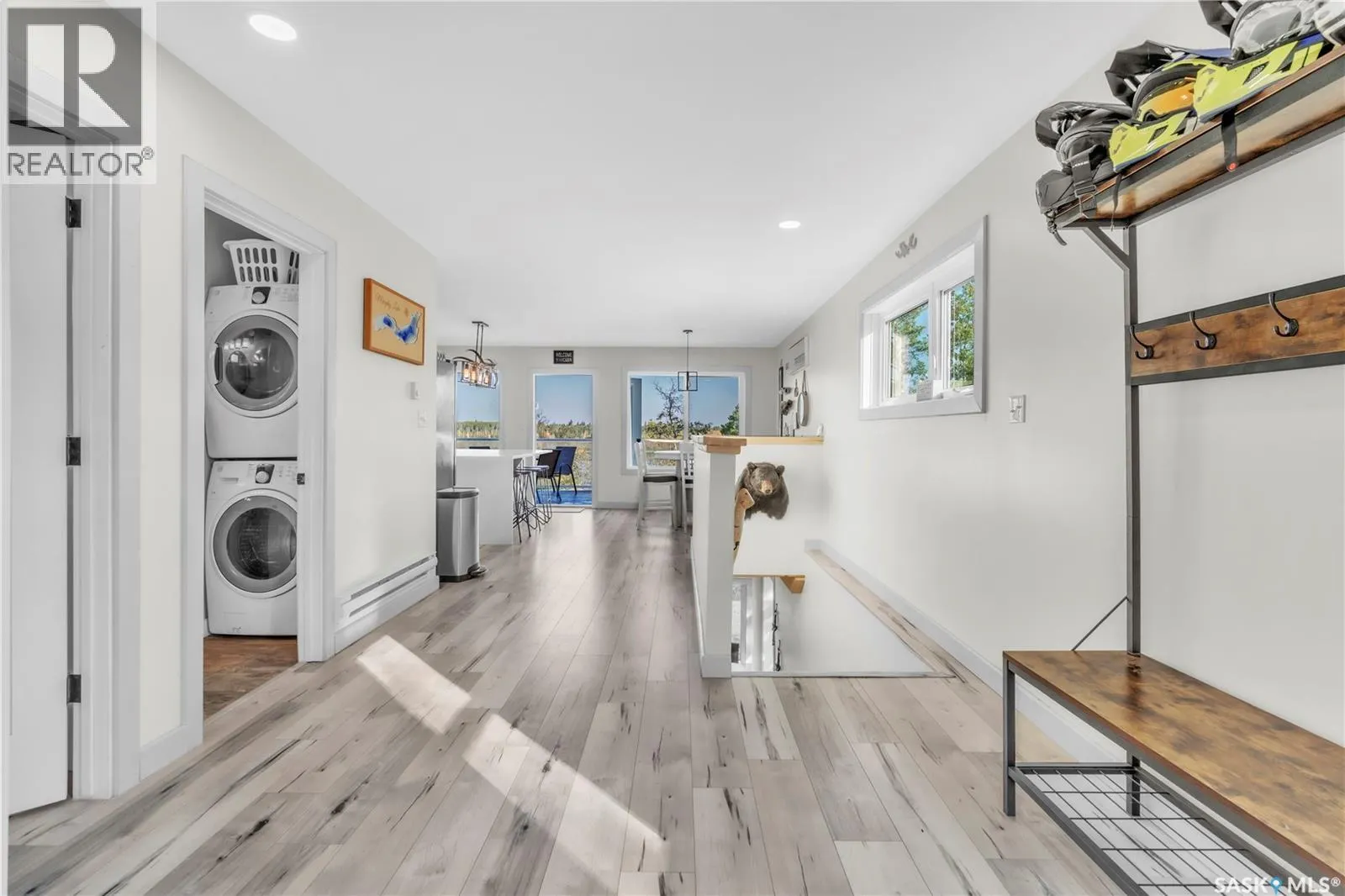 24 Lakeshore DRIVE