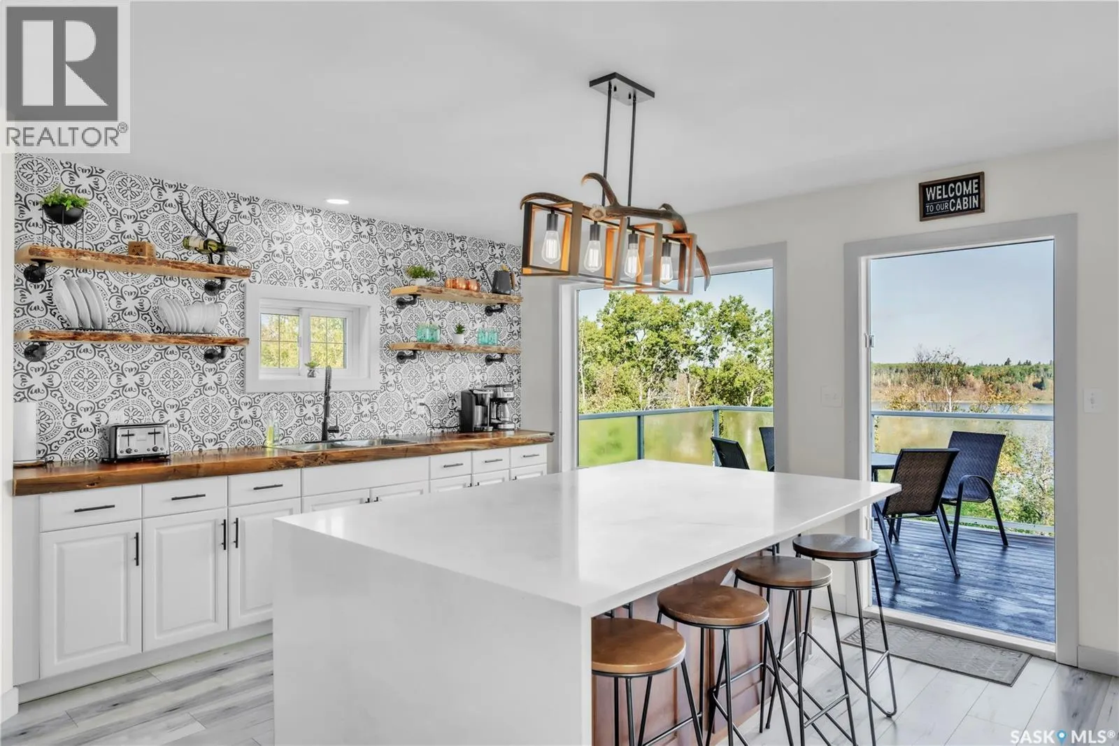 24 Lakeshore DRIVE