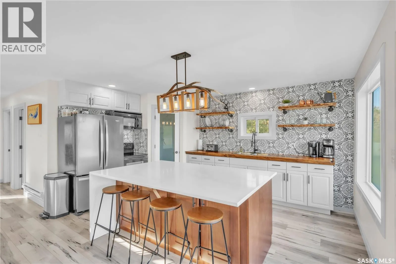 24 Lakeshore DRIVE