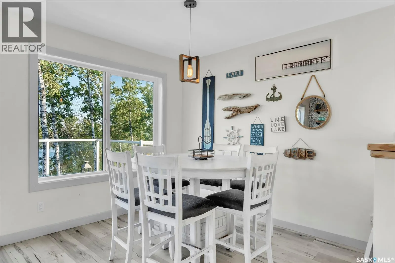 24 Lakeshore DRIVE