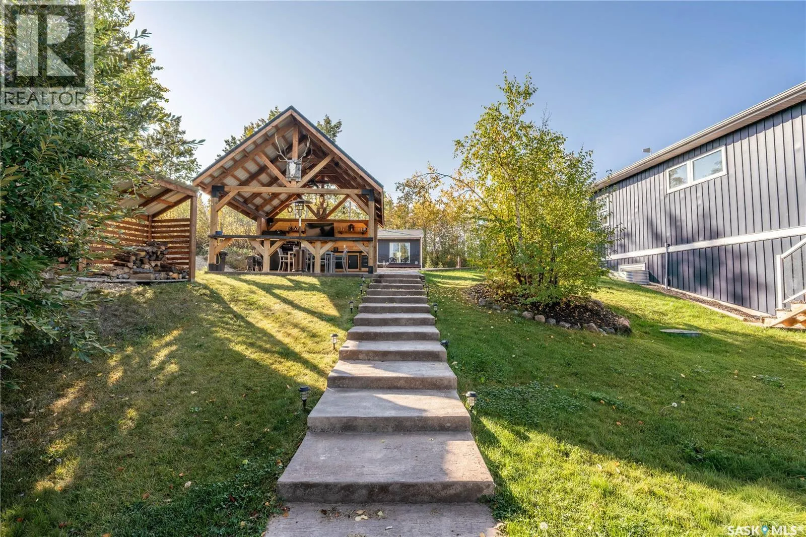 24 Lakeshore DRIVE