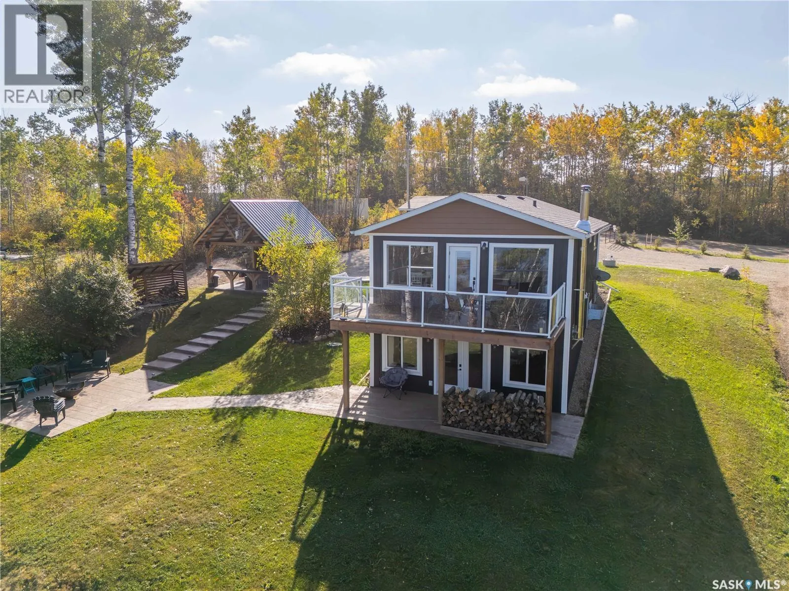 24 Lakeshore DRIVE