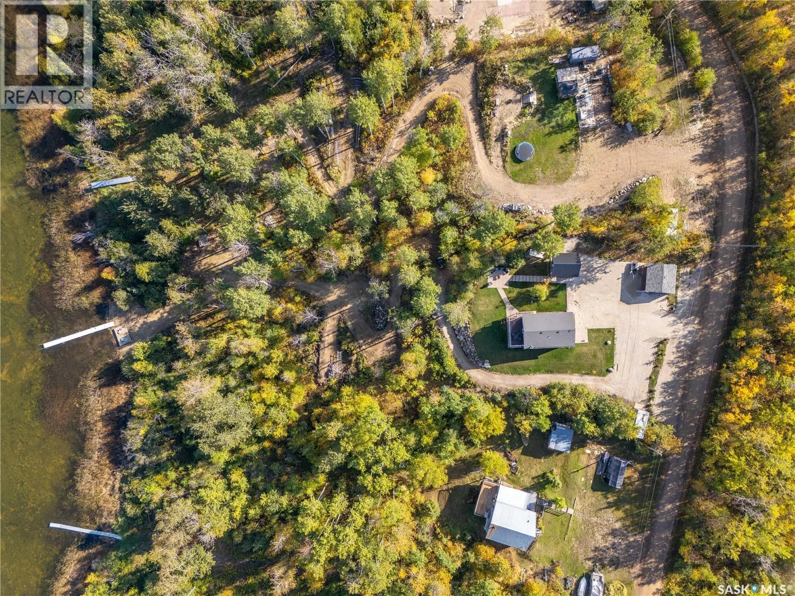 24 Lakeshore DRIVE
