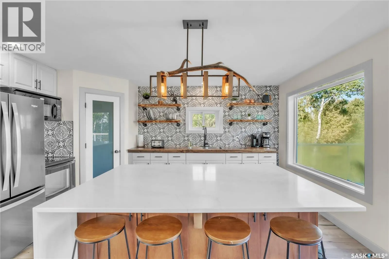 24 Lakeshore DRIVE