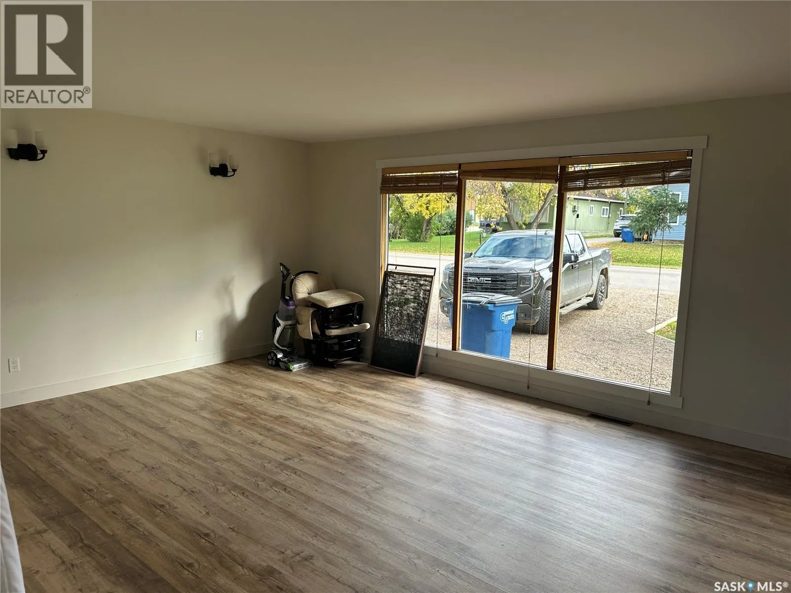 112 5th AVENUE N