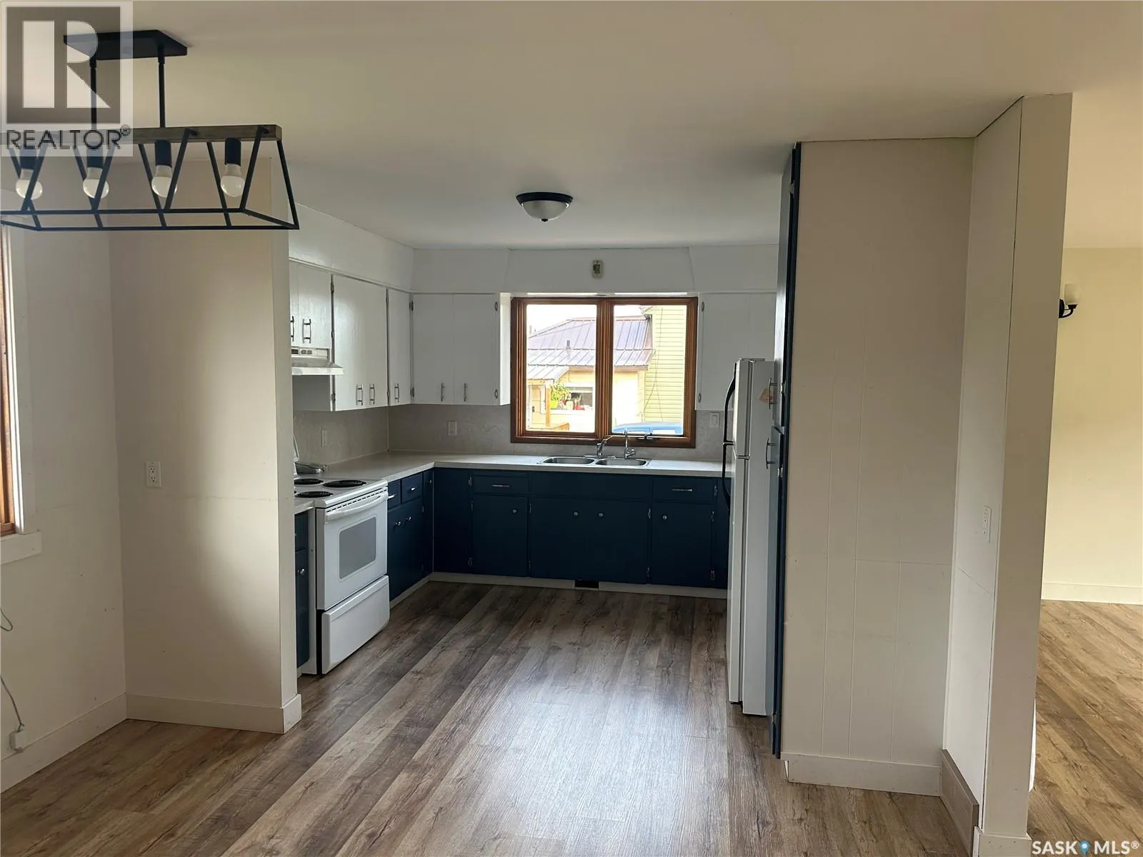 112 5th AVENUE N