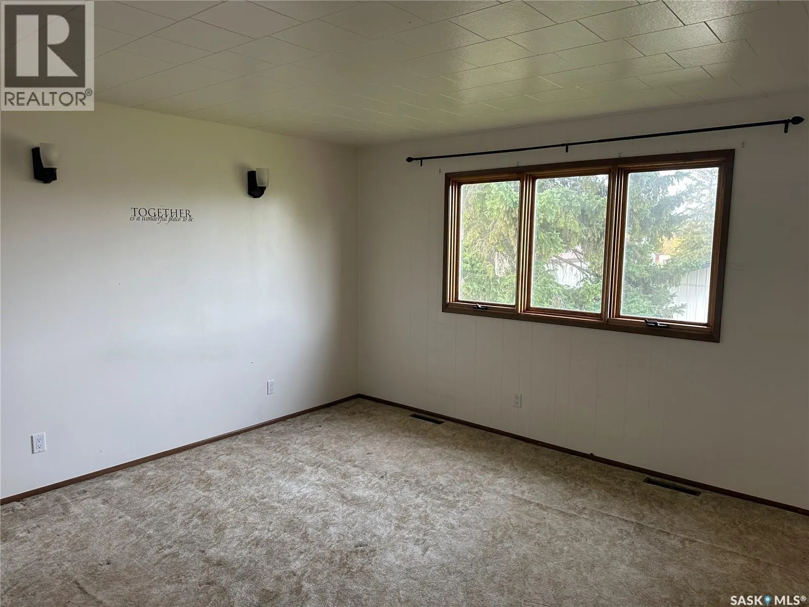 112 5th AVENUE N