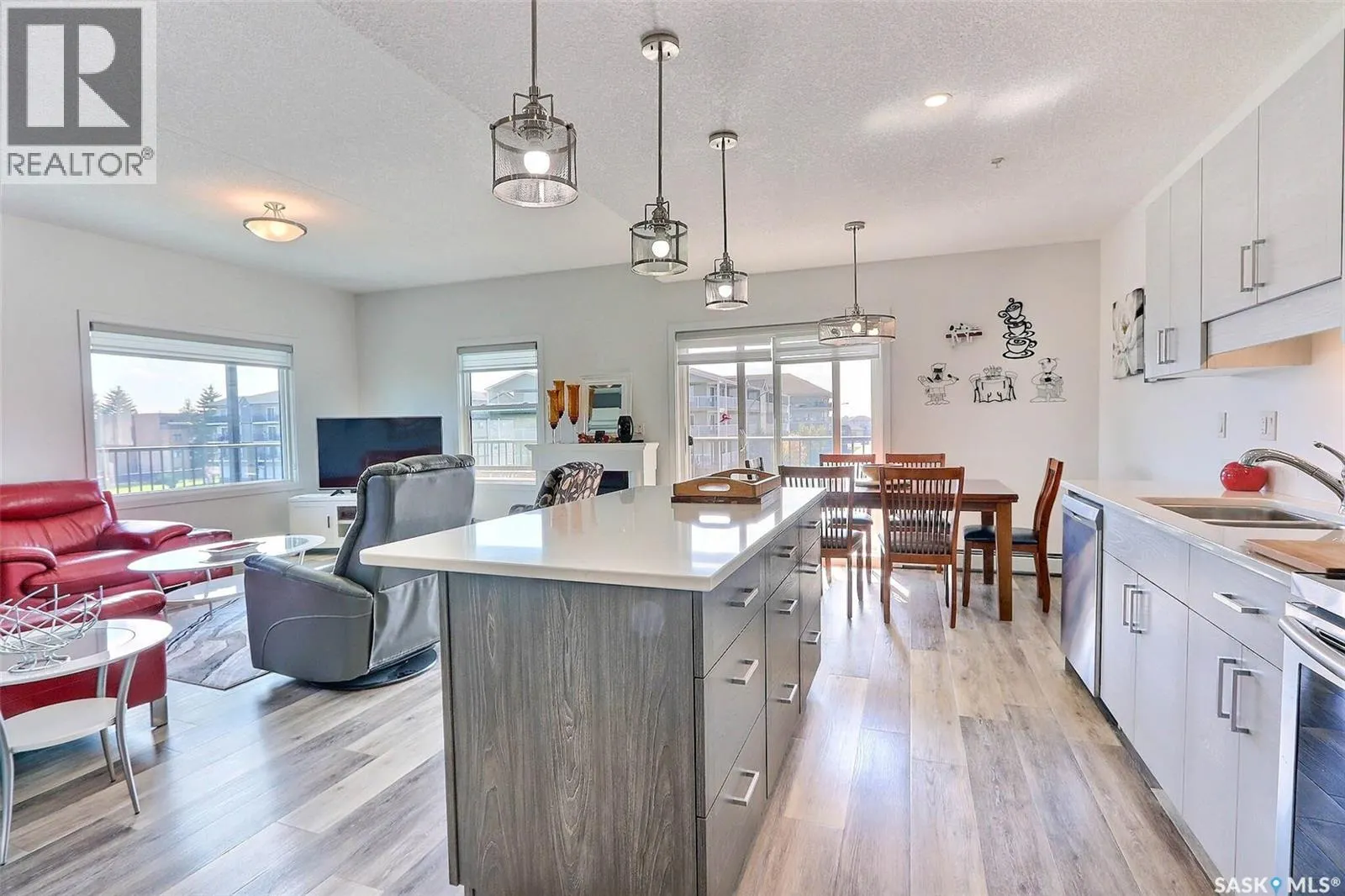 303 2641 Woodbridge DRIVE