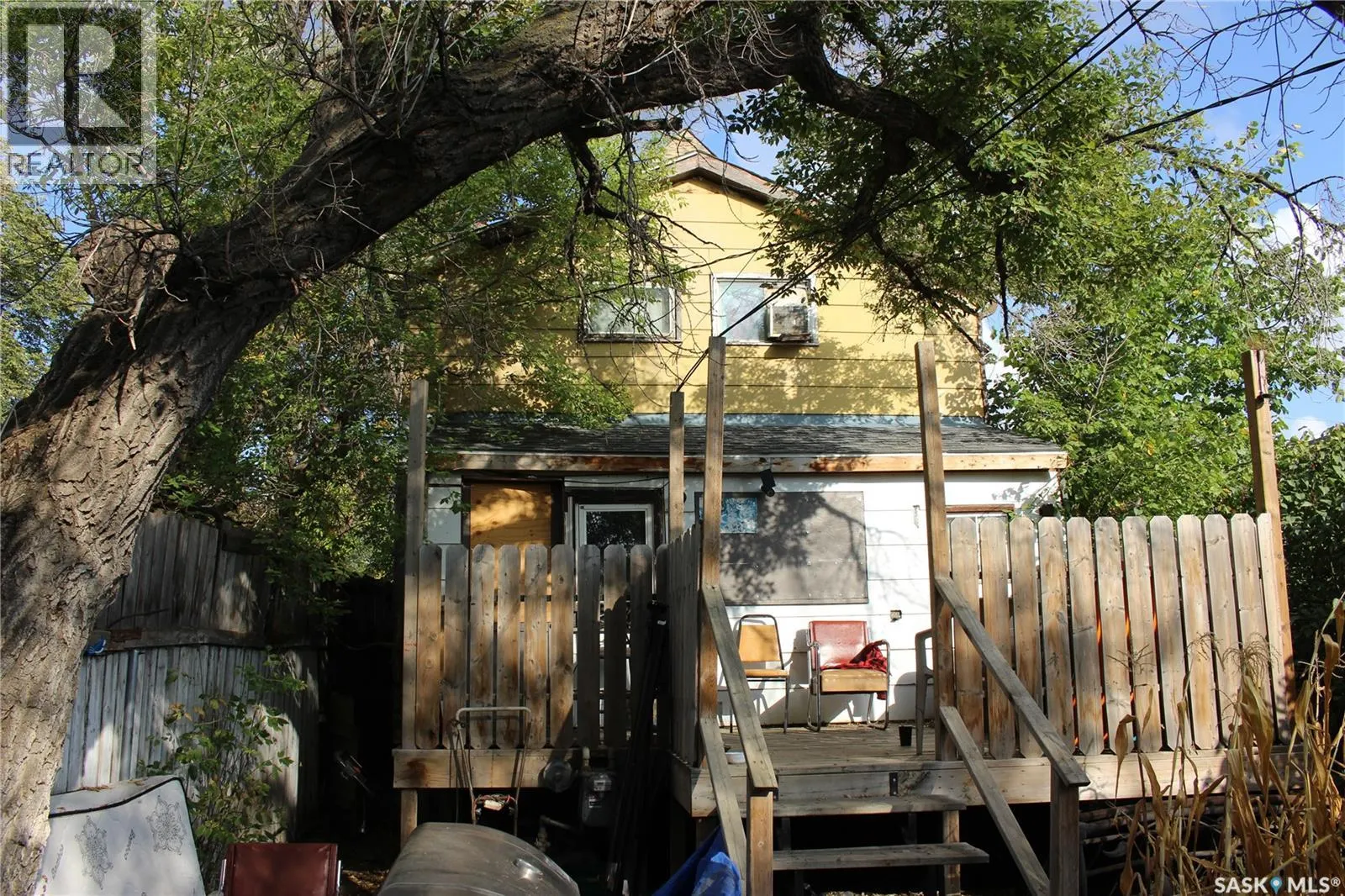 812 Cartier AVENUE