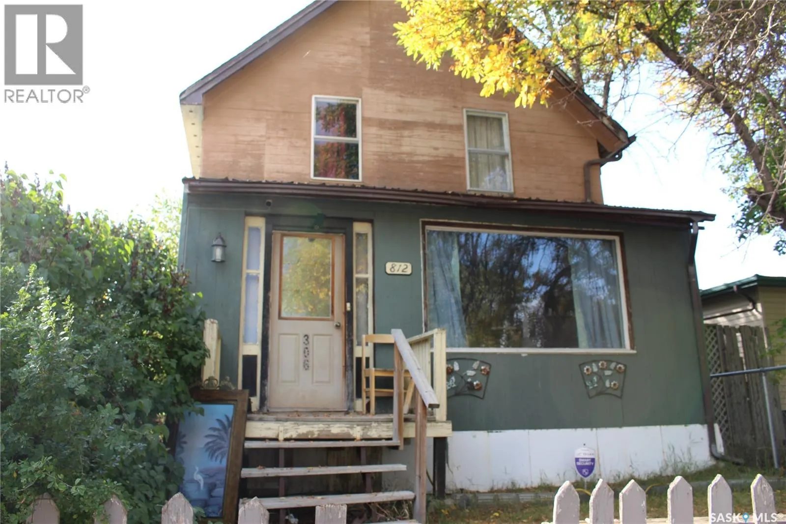 812 Cartier AVENUE