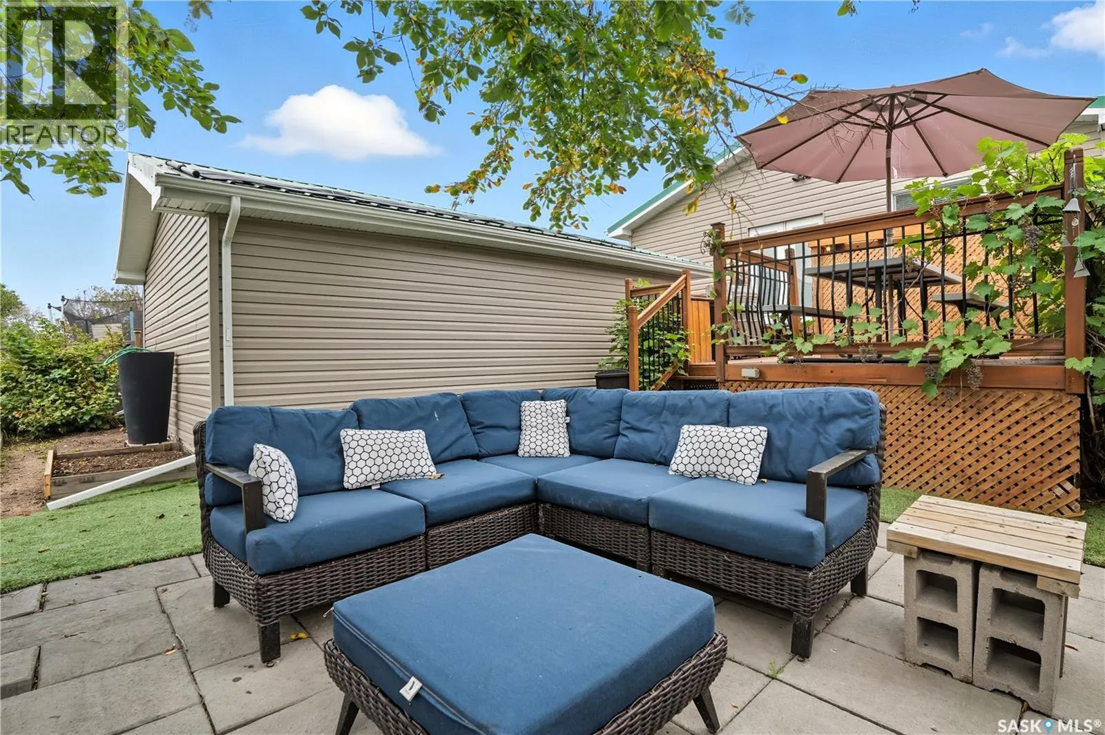 66 Lloyd CRESCENT